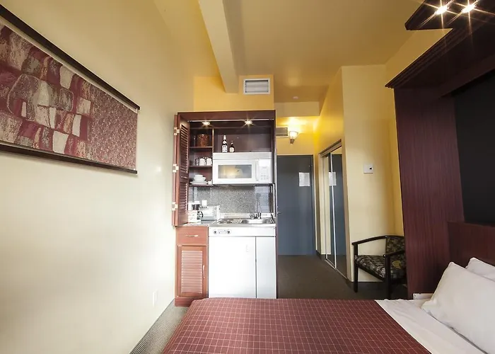 Anne Ma Soeur Anne Hotel Studio Montréal
